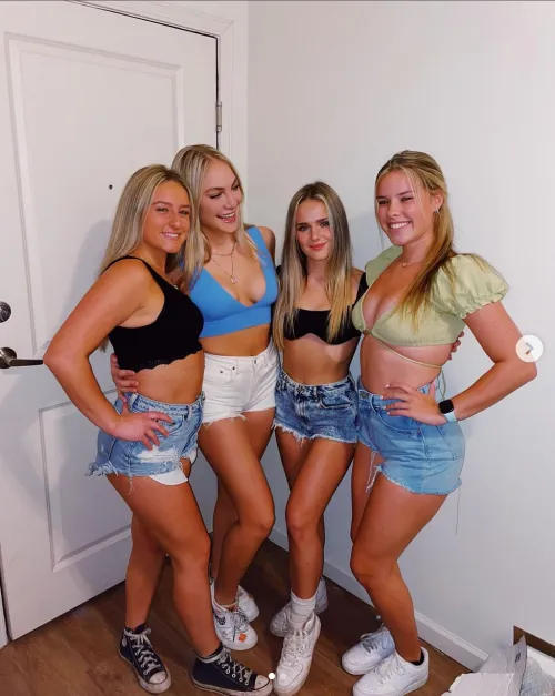 Thumbnail Short Shorts and Crop Tops: Blancboris' Bold Style Statement