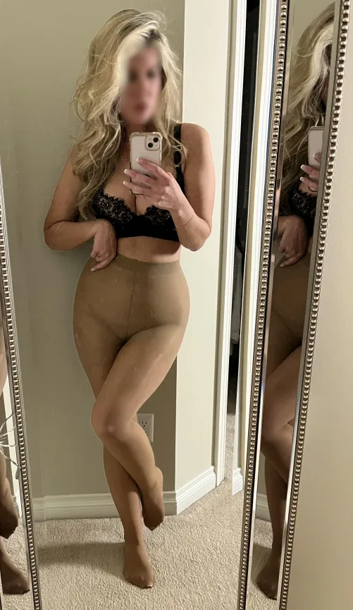 Thumbnail Milfie: Pantyhose Enthusiast by legally_mel