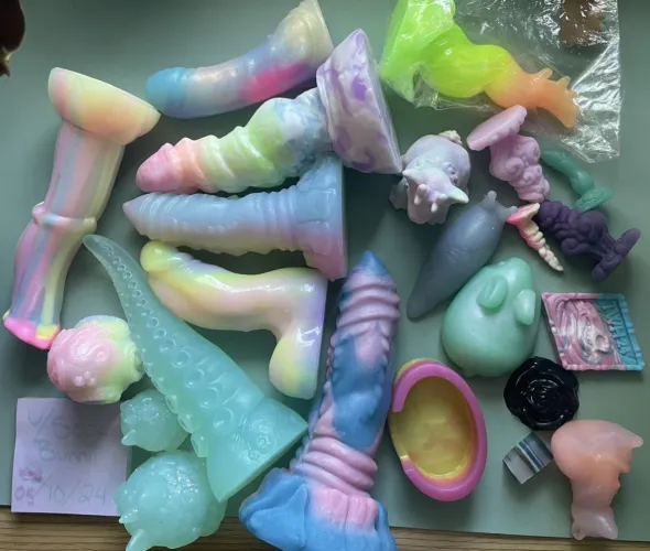Thumbnail SockBunnii's Offering: 'WTS Dongs and Squishies' - BadDragon Items