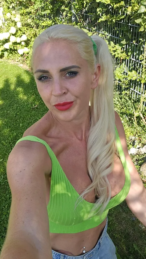 Thumbnail Find Paradise with MILFKathy: A Mischief-Filled MILF Adventure