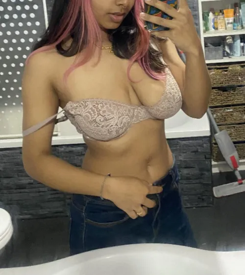 Thumbnail Rachel_cutiexo: Am I Your Favorite Indian Girl? Find Out Now