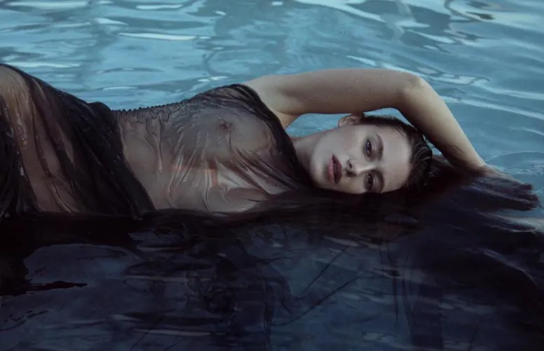 Thumbnail Fashion & Flair: Exploring Alejandra Guilmant's style