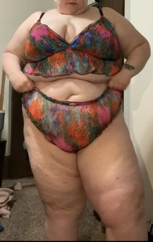 Thumbnail Feeling Like a Stunning Painting in This BBW Masterpiece by gillekm | BBW_Chubby