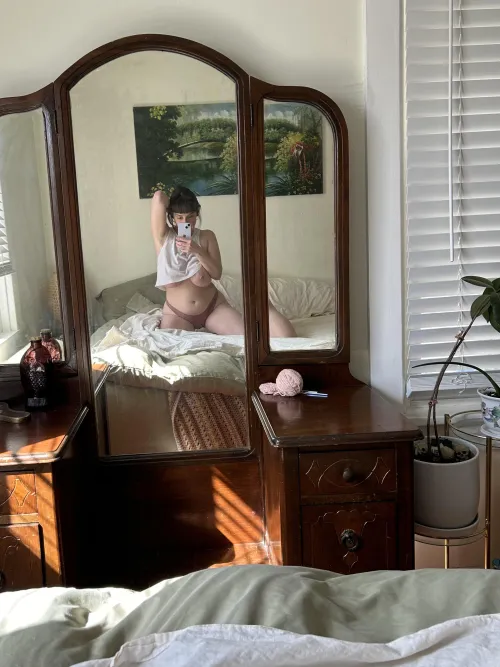 Thumbnail Experience queensolitaire_'s Wonder Poem as a 39-Year-Old Mom