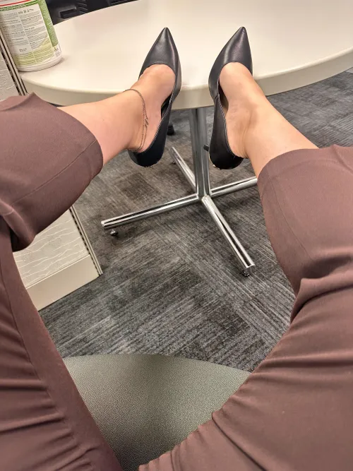 Thumbnail Funtimesfor2024's Preference: Love Wearing Heels to Work