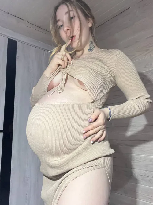 Thumbnail ShuliFields Asks: Is it a Good Outfit for Friends Meet-up? - Insights Inside
