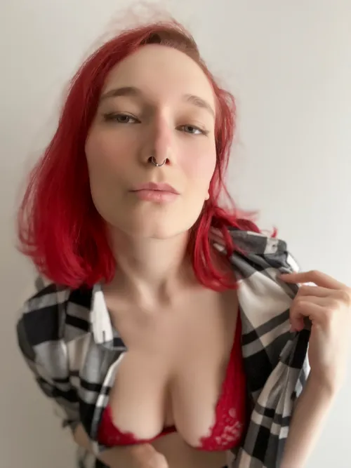 Thumbnail JunoQ69's Intense Eye Contact Challenge | GirlswithNeonHair