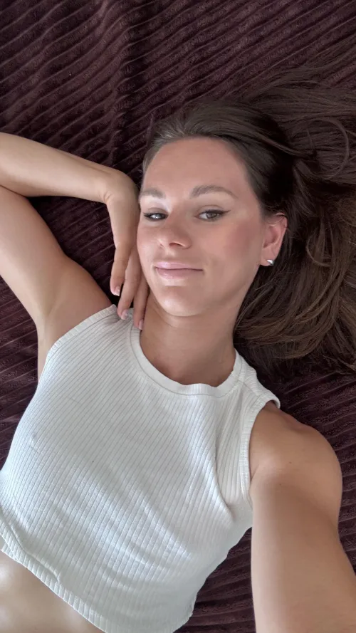 Thumbnail Braless Confidence in Favorite Crop Tops | honathanlowy
