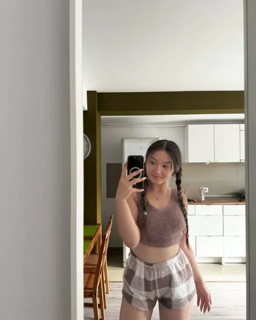 Thumbnail Confidence in Cropped Styles | elizabaik's Fashion Journey