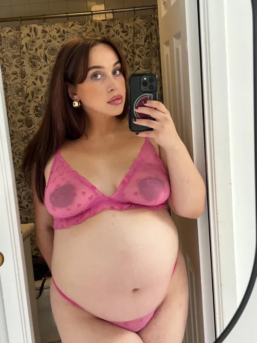 Thumbnail Bump Sensation: PreggoPorn with worshipkaia