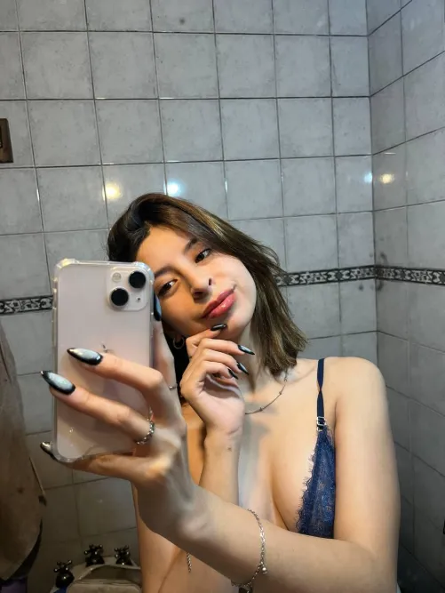 Thumbnail Selfie Before Shower by Immialain | Brunette Category
