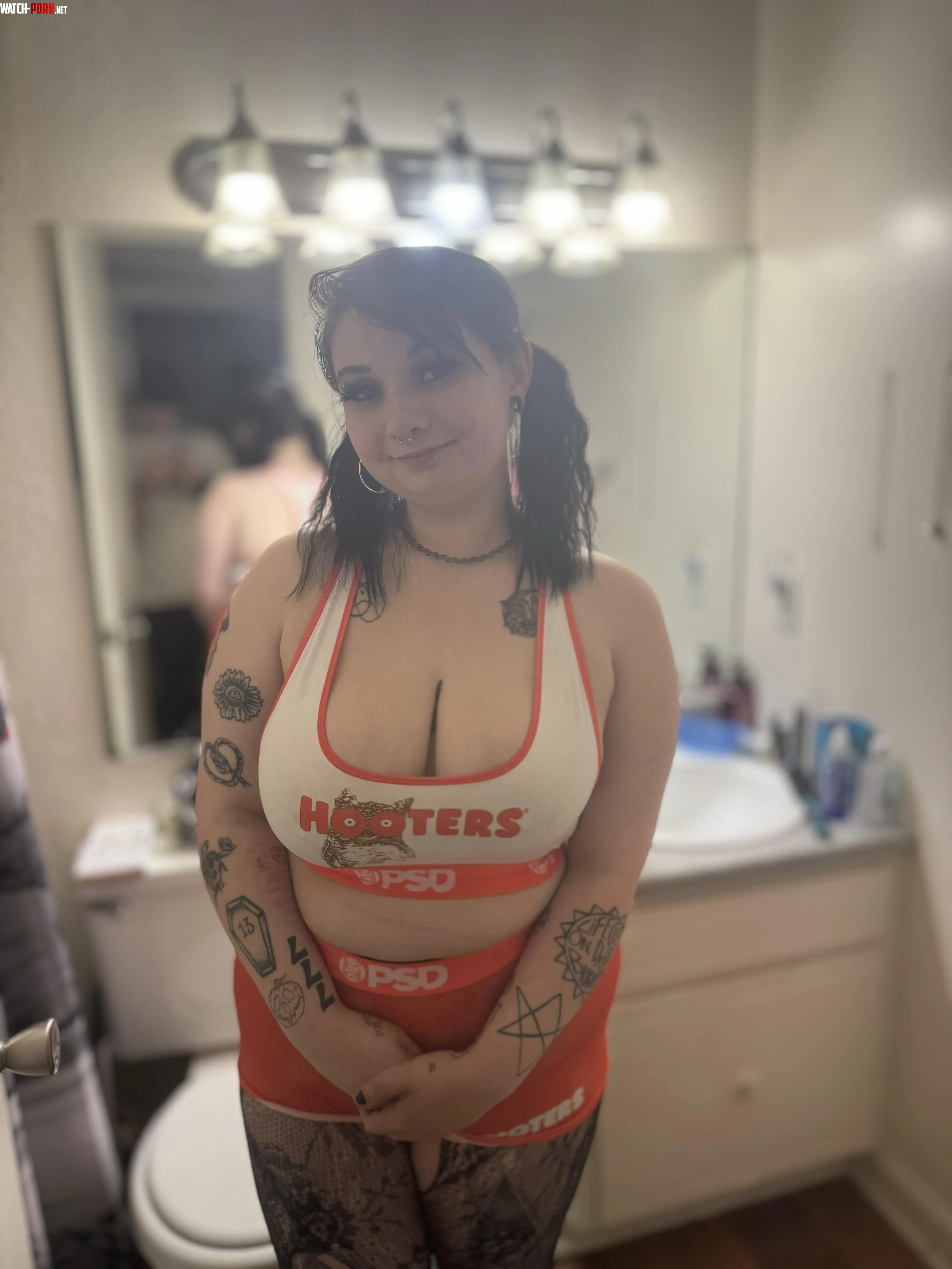 Chubby goth hooters girl ready to serve you  by Upsettohappy
