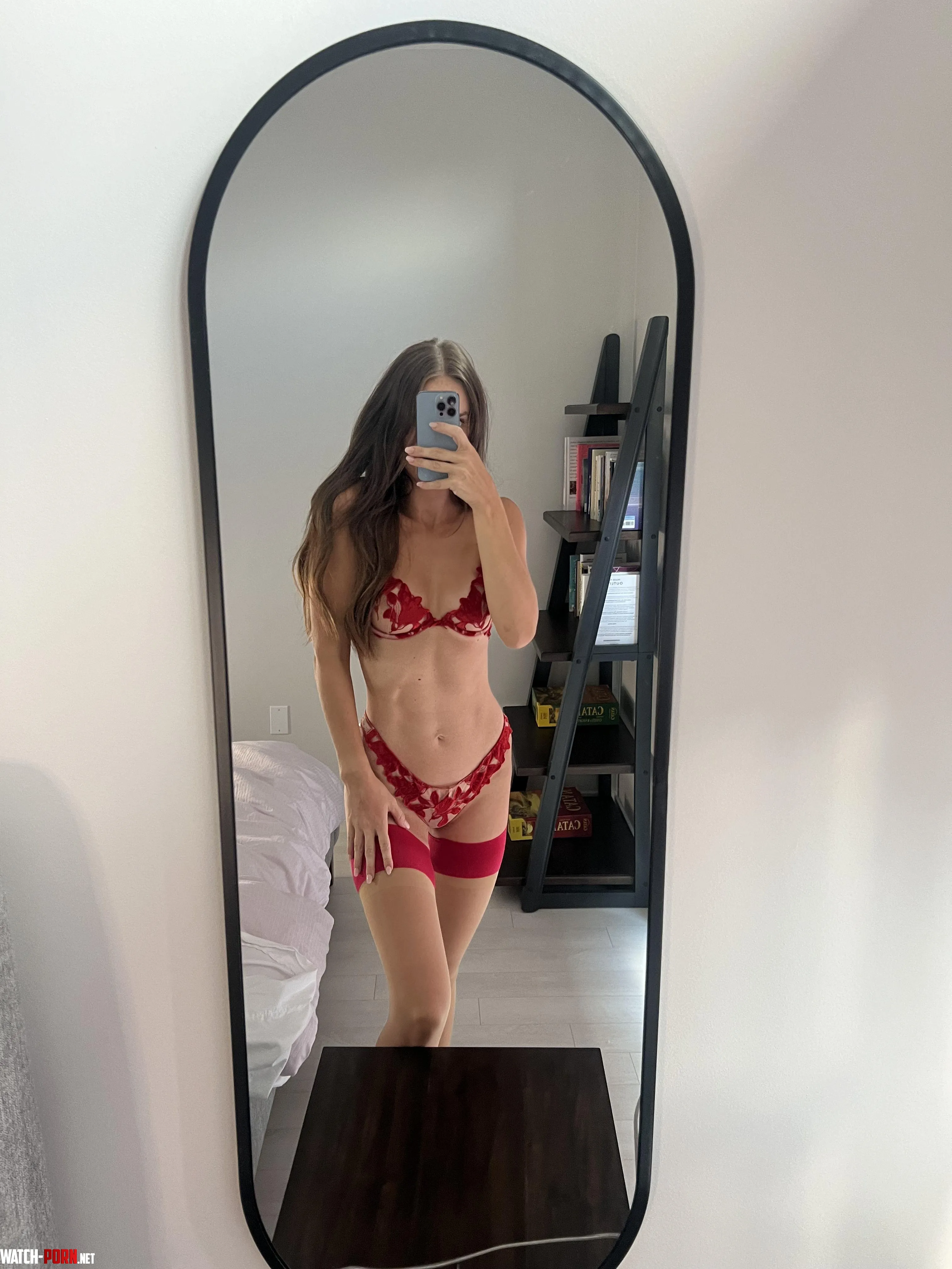I love how my abs look in red by labeloiseau