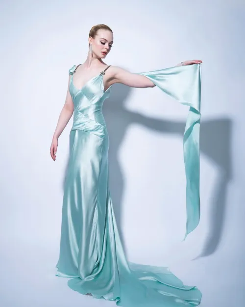 Thumbnail Elle Fanning: Exquisite Beauty Unveiled for Gentleman Boners