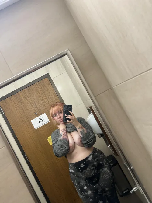Thumbnail Cold Day Encounters: Glitteringworm78's thickwhitegirls' Journey