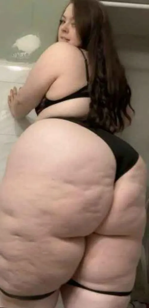 Thumbnail Massive Booty Unveiled: Snowangelcake's Revelations