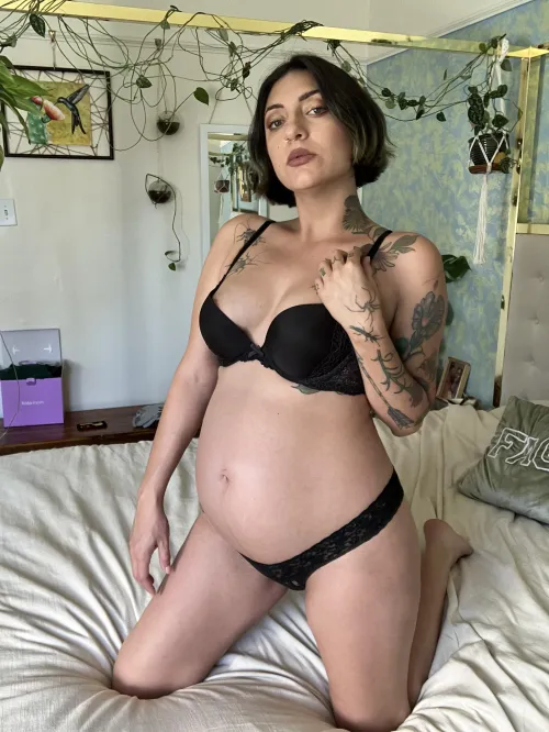 Thumbnail Intimacywithv Explores Being on Top in PreggoPorn Category