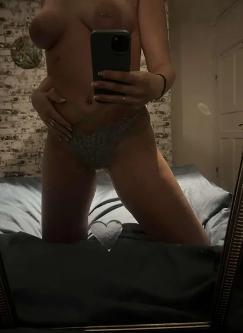 Thumbnail Exploring Bold Reveals with Badass Mira | SweNsfw