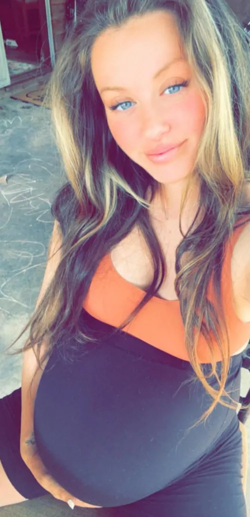 Thumbnail Anxious-Carrot921's Love Letter to Pregnancy: Embracing the Belly