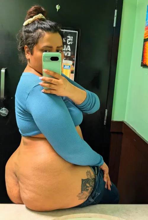 Thumbnail Good Luck Vibes: Kissing Cellulite Dimples | the_czar_got_cake