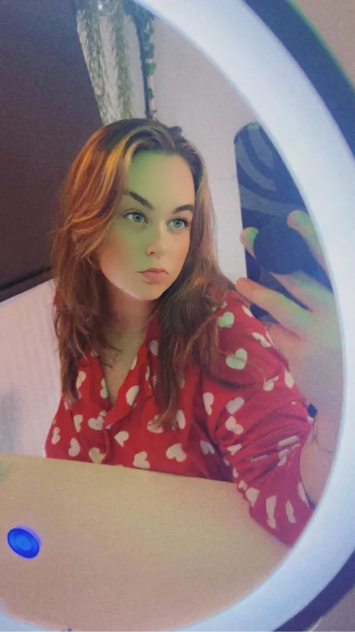 Thumbnail Amber Fox's Pretty Reflection: MirrorSelfie Exploration