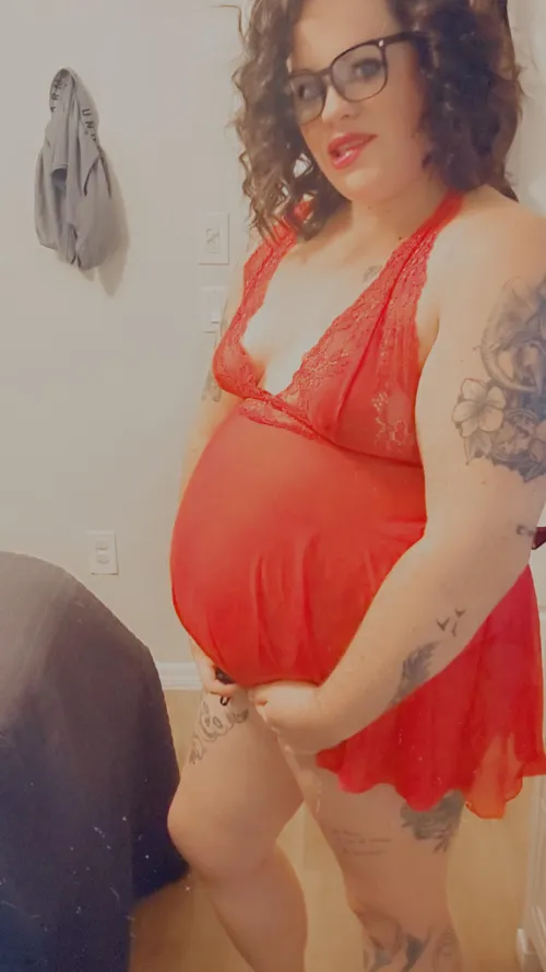 Thumbnail Tantalizing Secrets: Revealing What's Underneath with Tatted_Hottie920
