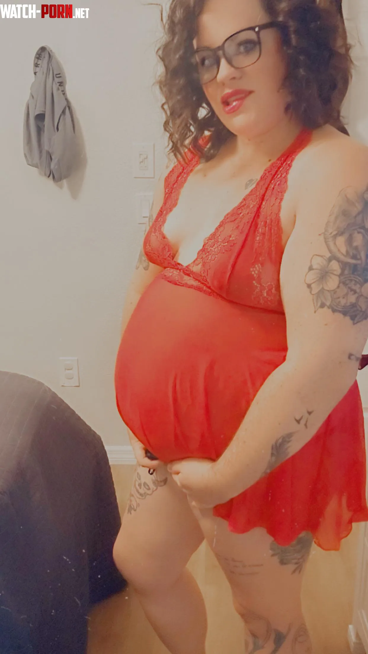 Wanna see whats underneath by Tatted_Hottie920