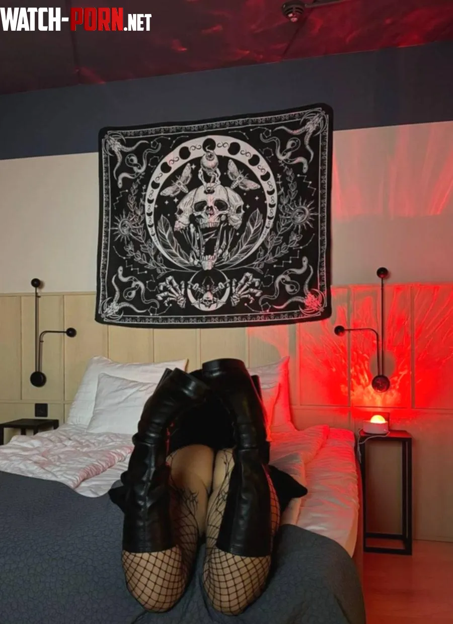 Im the type of girl that shows my ass at a concert by gothhmolly