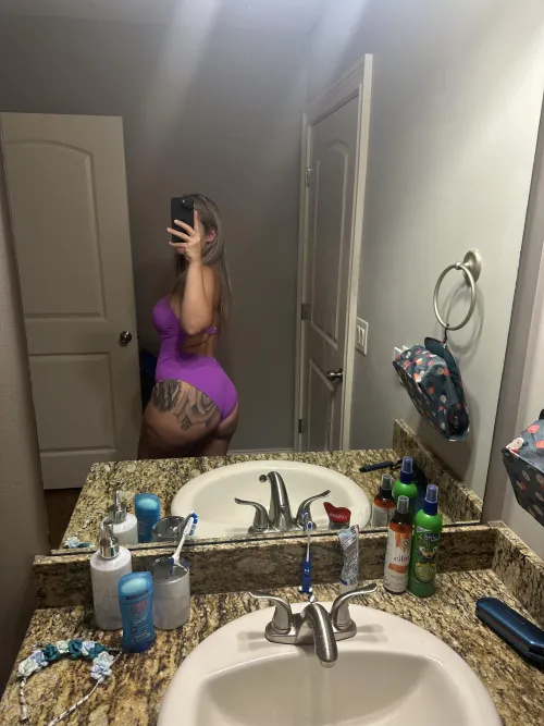 Thumbnail Booty Preferences: yourfavemom24's Passion for Curves