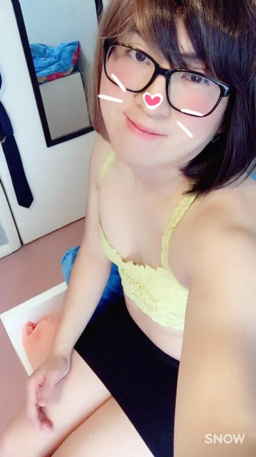 Thumbnail Yearning for Cover: Old Selfie Desires by minje_b0322
