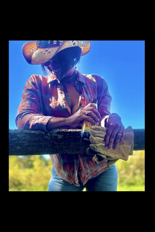 Thumbnail Spreading Fun at Work - TheChocolateBunny_1's Country Girls Tale