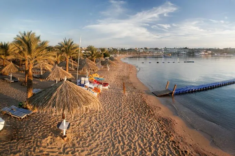 Thumbnail Enchanting Golden Sands at Egypt's Beautiful Beach by hypoxia04