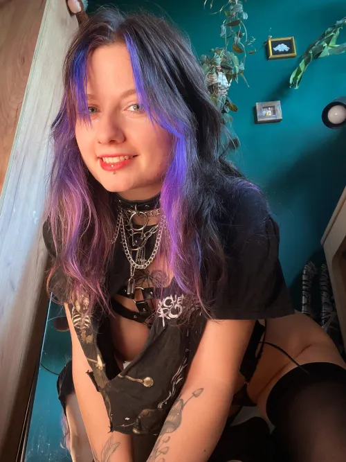 Thumbnail Littlest_Fern's downblouse Mishap: An Unexpected Rip