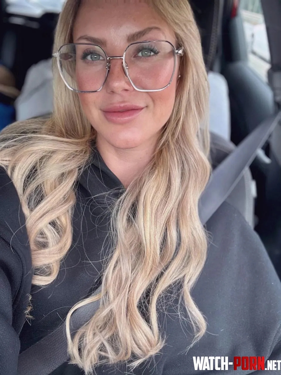 hope you like my glasses by tyrellFace