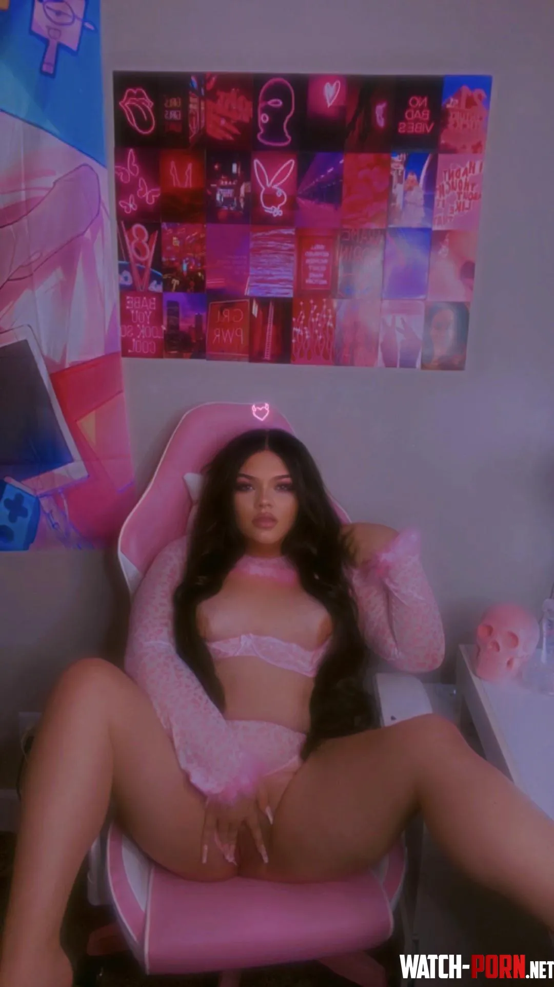 Come lick on my pussy  by Kikibaby02