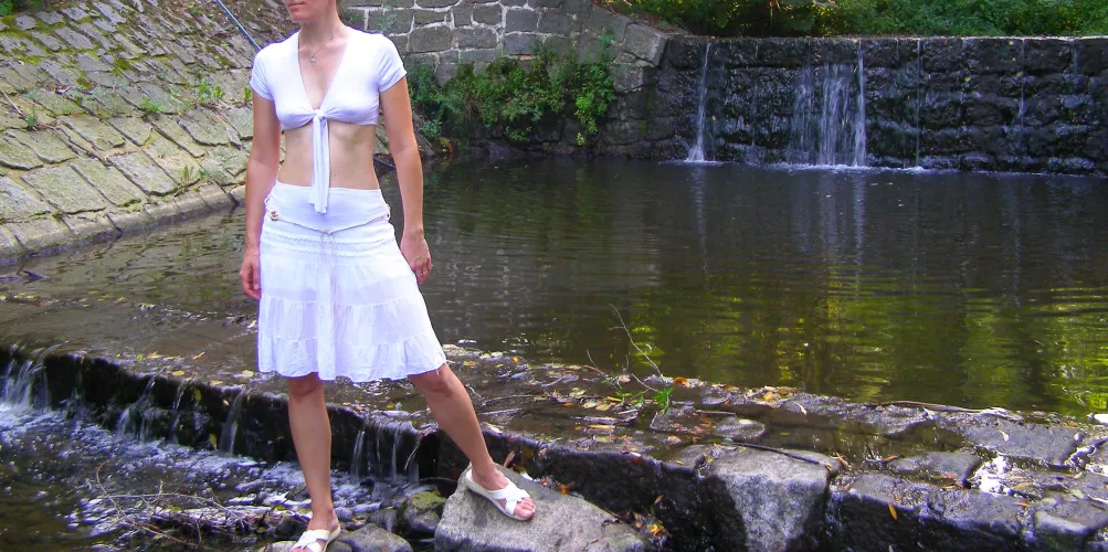 Thumbnail Favorite White Top Walk: isa_bea's Stylish Stroll