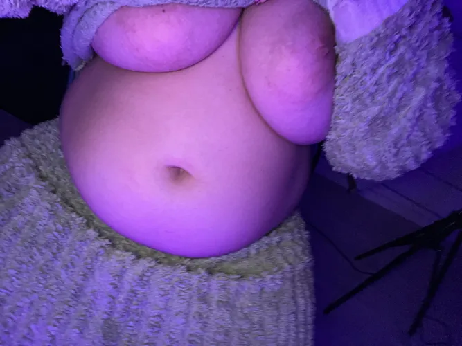 Thumbnail Embracing Self-Love: Who Loves My Body? by Hibabyyyy