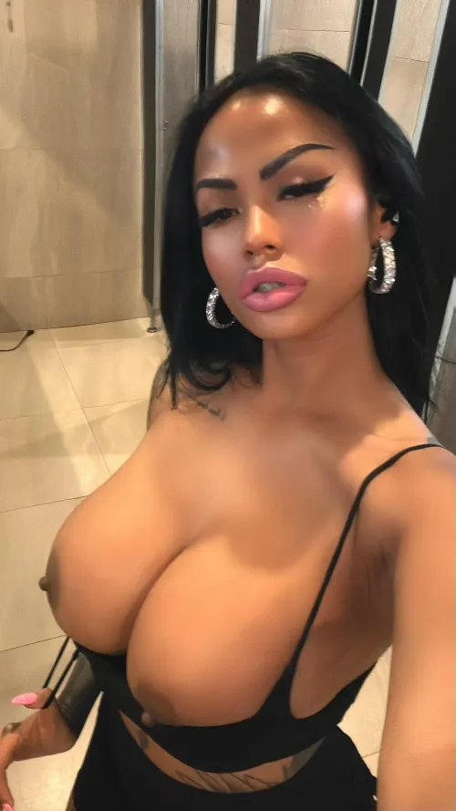 Thumbnail Discovering the Fascination of Bimbos with SerlianaElle