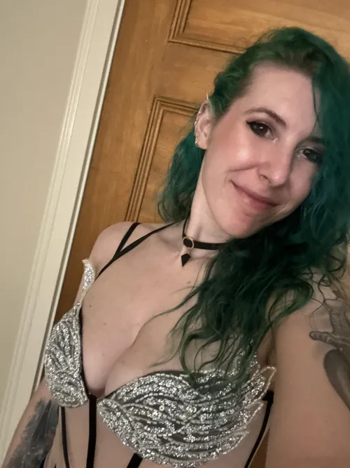Thumbnail Angel Winged Cleavage by Sirenskiss3: Showcasing Cleavage Beauty and Elegance
