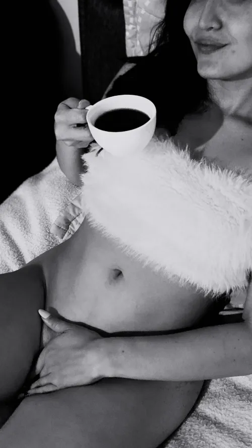 Thumbnail Aromatic Delights: Savor the Delicious Coffee | Bee_lublue
