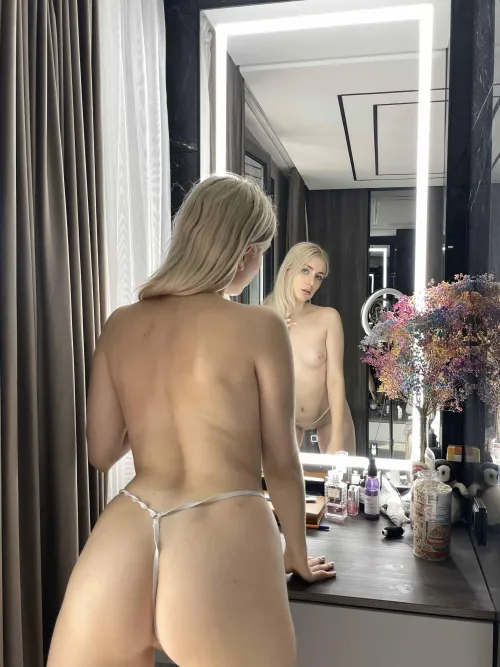 Thumbnail Cashmores Flaunts Tempting Thighs in Irresistible Booty Display