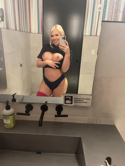Thumbnail Bolted Beauties: elizabethxo_baby's Confessions