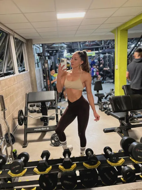 Thumbnail Discovering Fit Secrets with jessicaa_fit in YogaPants