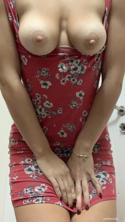 Thumbnail Allure of Accessibility: My Favorite Easy Access Dress | goldennjulia