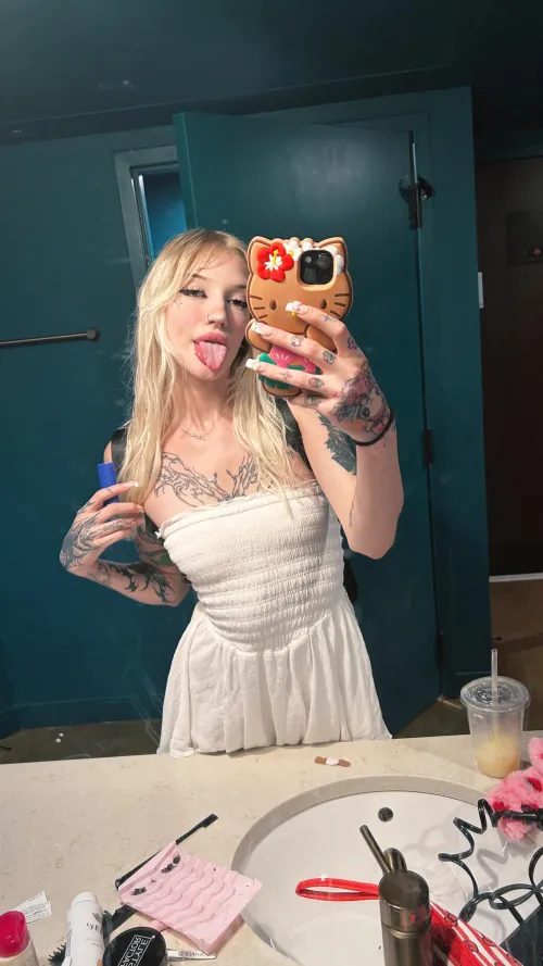 Thumbnail Dolllike Elegance: Frequent_Put_5273 in Stunning Selfie