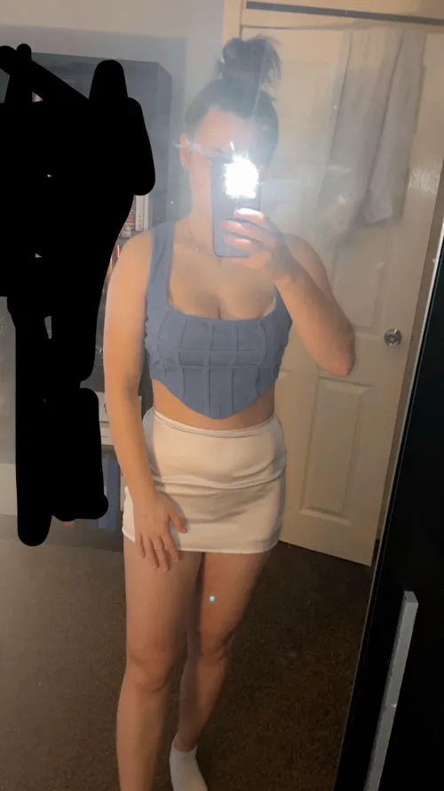 Thumbnail Stylish Selfie Confessions: hottiex7's Love for Outfits