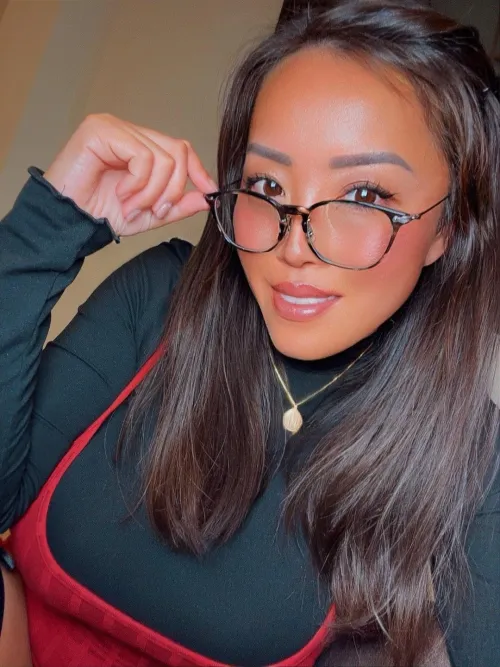 Thumbnail HoneyBeeHollyyy's Emotions: A Mix of Happiness and Horniness