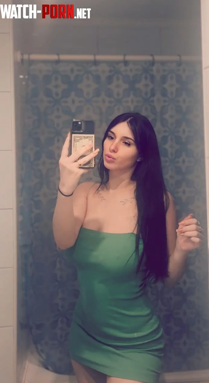 Does this green dress look good on me by Sea_Experience_6918