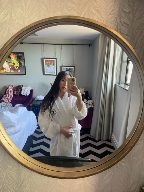 Thumbnail Online Girlfriend: Enter a World of Connection