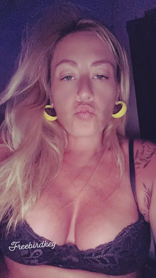 Thumbnail Ready to Climb: Freebirdkey's MILF Journey in MILFs Category